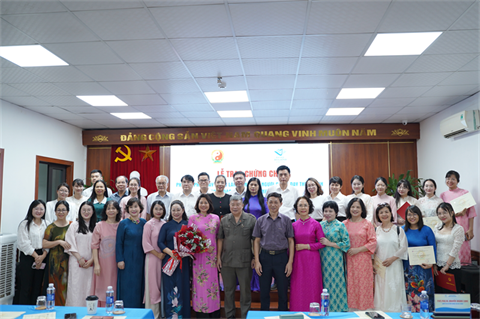 Trao chứng chỉ khóa học “Phương pháp dạy - học lâm sàng” tại Trường Đại học Hòa Bình