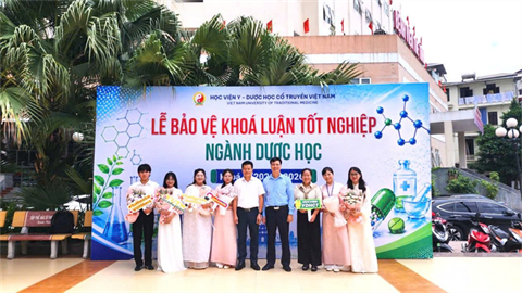 Hoàn thành kế hoạch tổ chức: “Lễ bảo vệ khóa luận tốt nghiệp cho sinh viên ngành Dược học khóa 8 (2021 - 2026)"